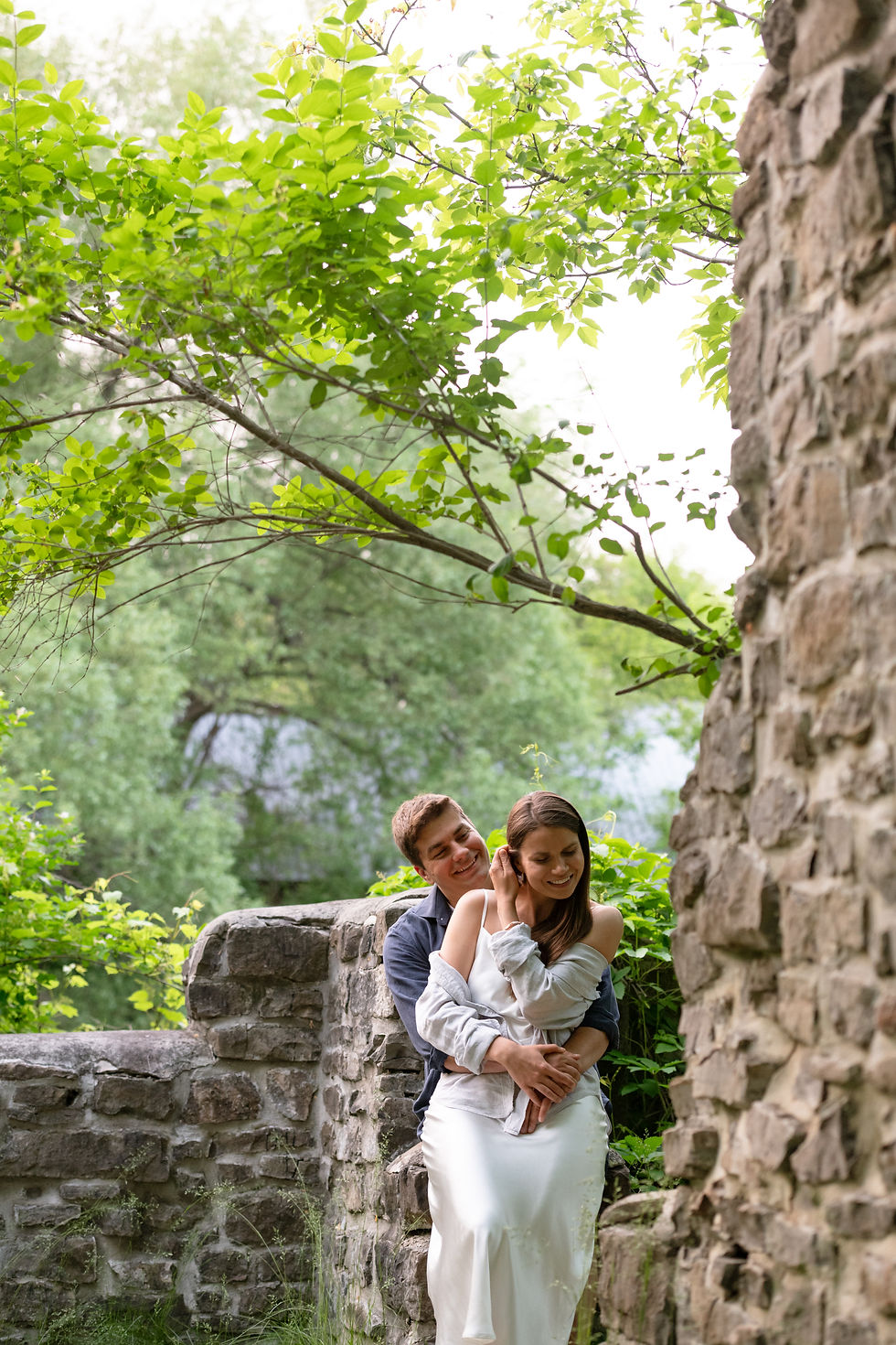 Merrickville ruins are such a hidden gem. Soft light, snuggles and textures frame this little moment perfectly.