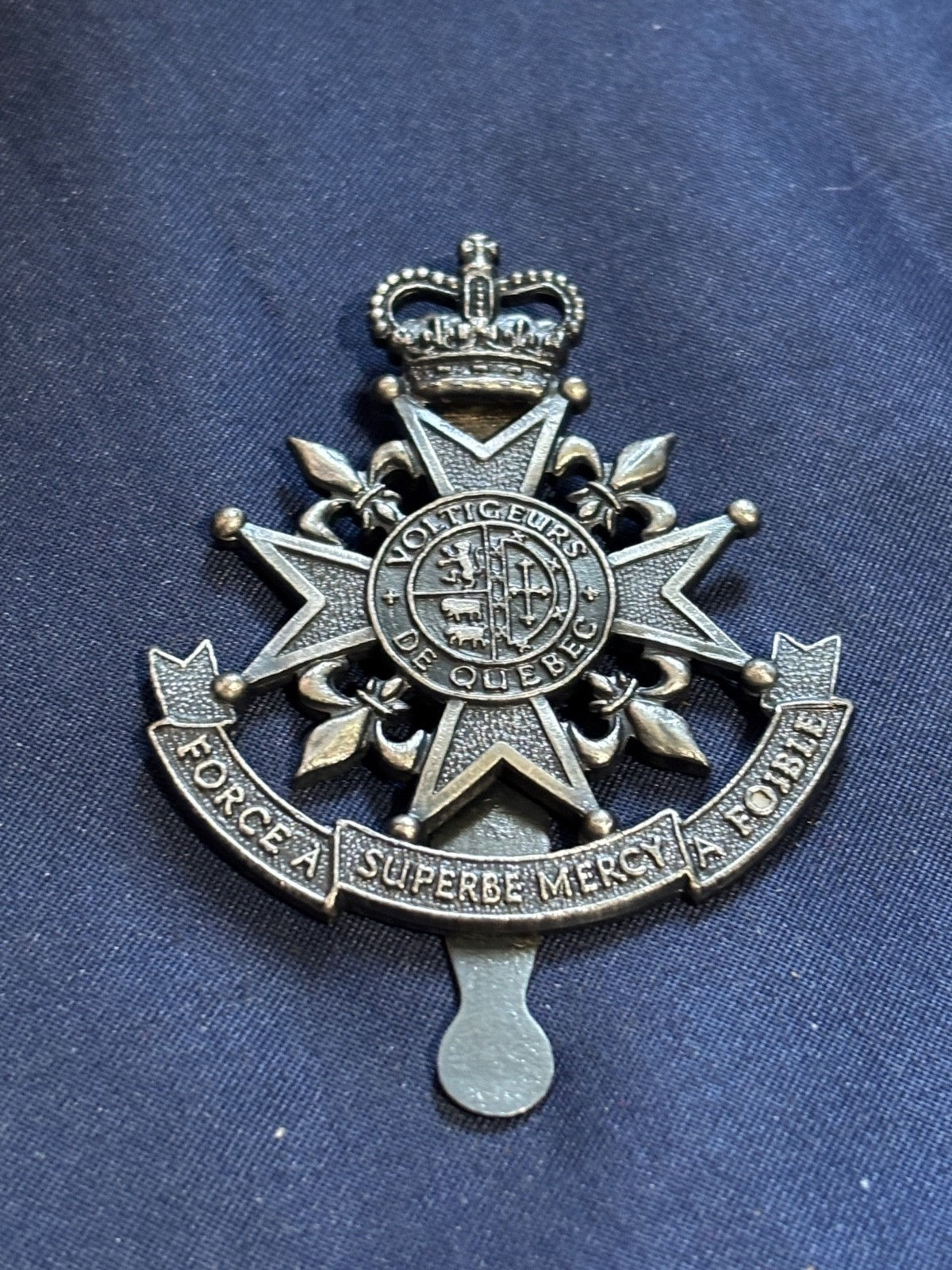 CanadianArmy Post 1980 Cap badge Voltigeures De Quebec