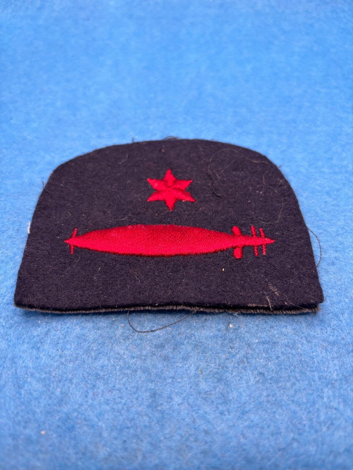 RCN WW2 Trade Badges Seaman Torpedoman Red on blue