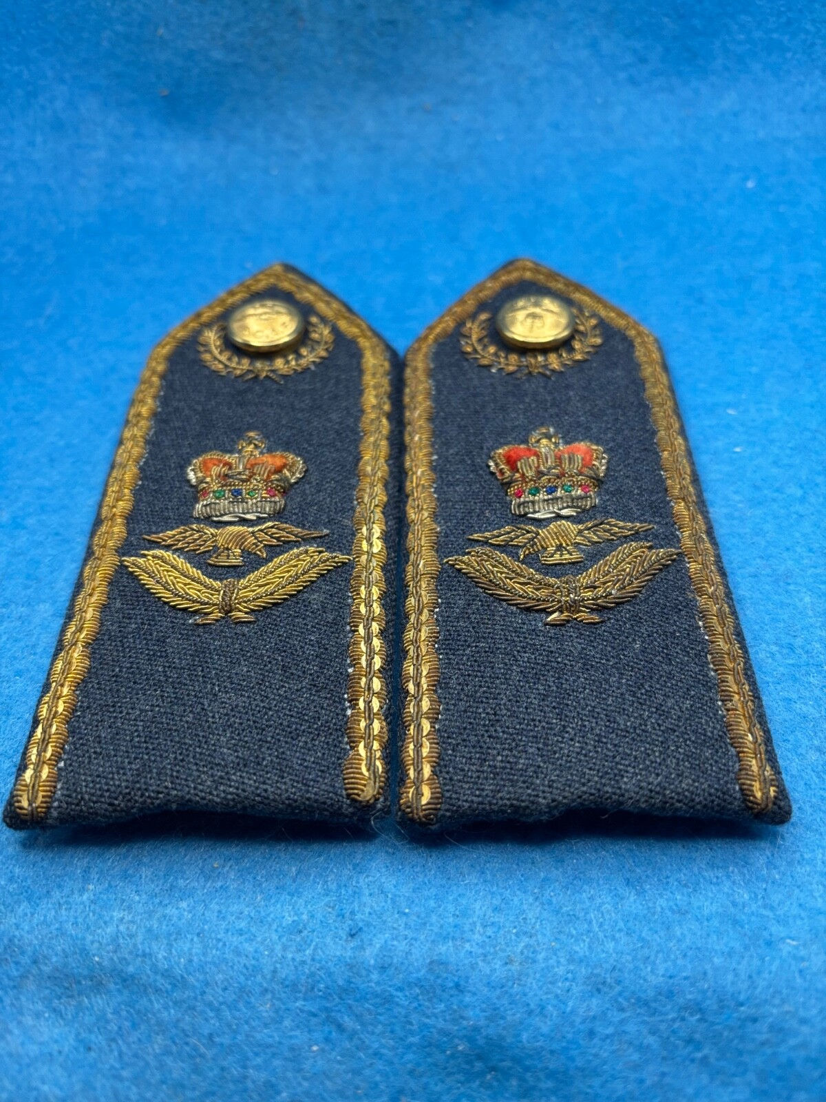 RCAF Rank Insignia 1953-68 Officers Shoulder boards pair in makers pouch