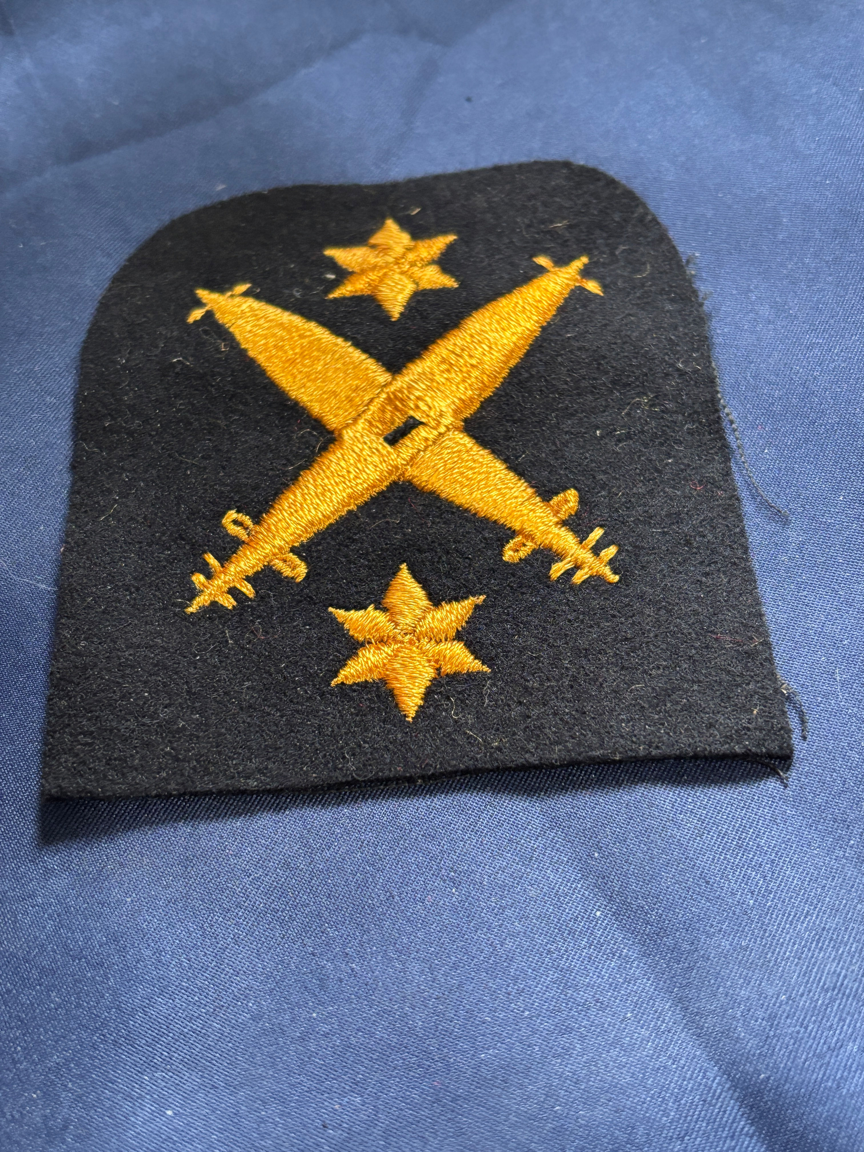 RCN WW2 Trade Badges Leading Torpedoman (Lower Power) yellow on blue