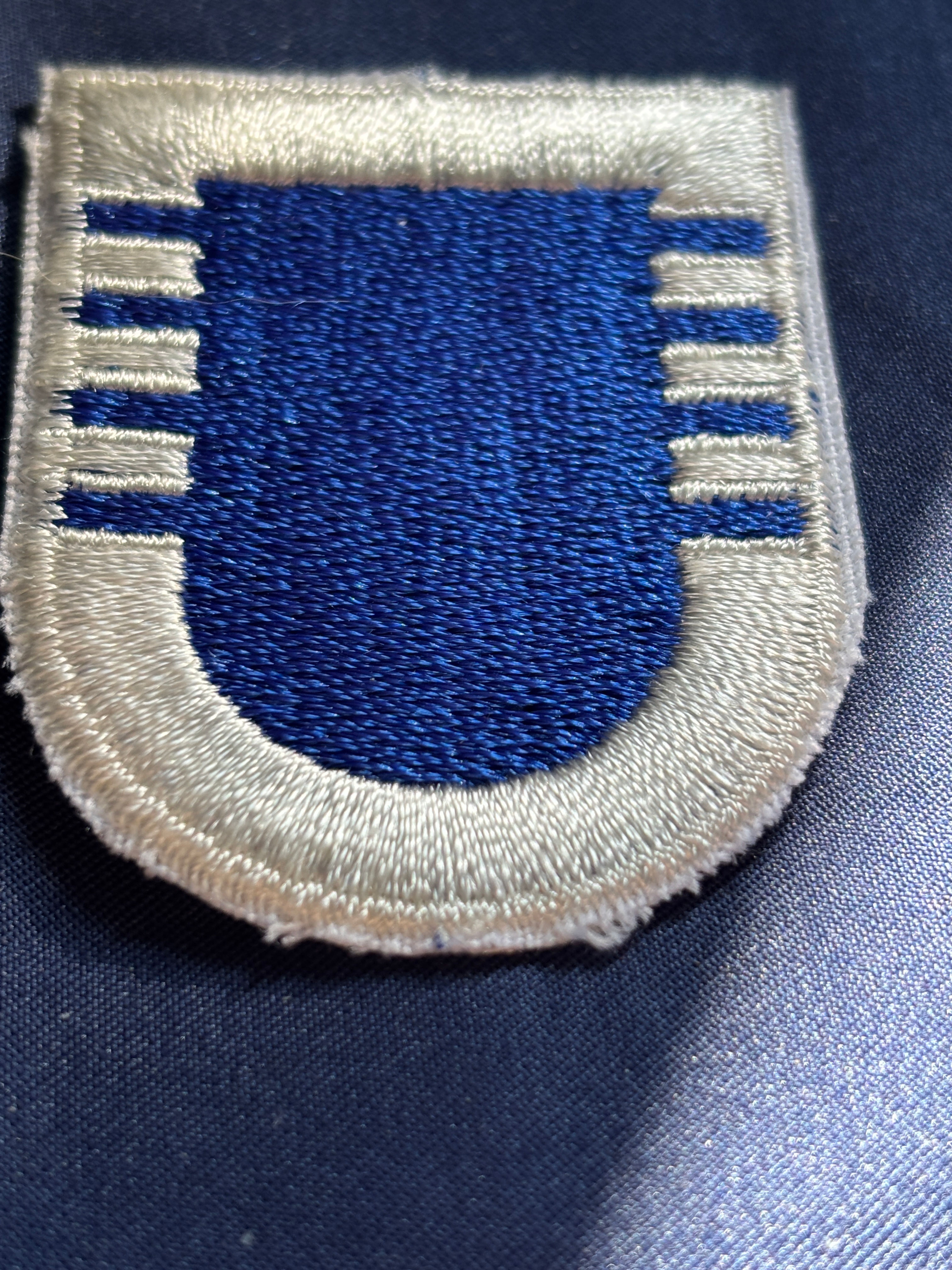 United States Army Vietnam Era Beret Badge 325 Infantry Regiment 4th Bat