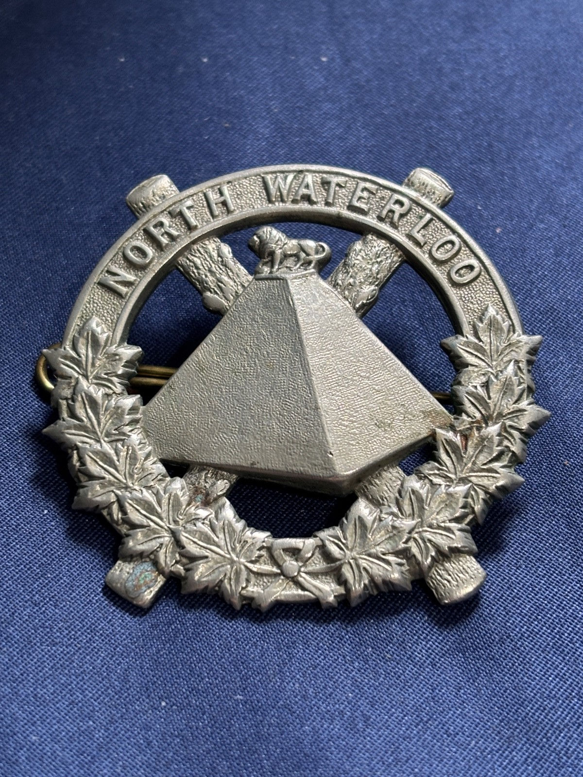 Canadian Army 1920-53 Cap badge NorthWaterloo Regiment (Royal Scots Fusiliers)