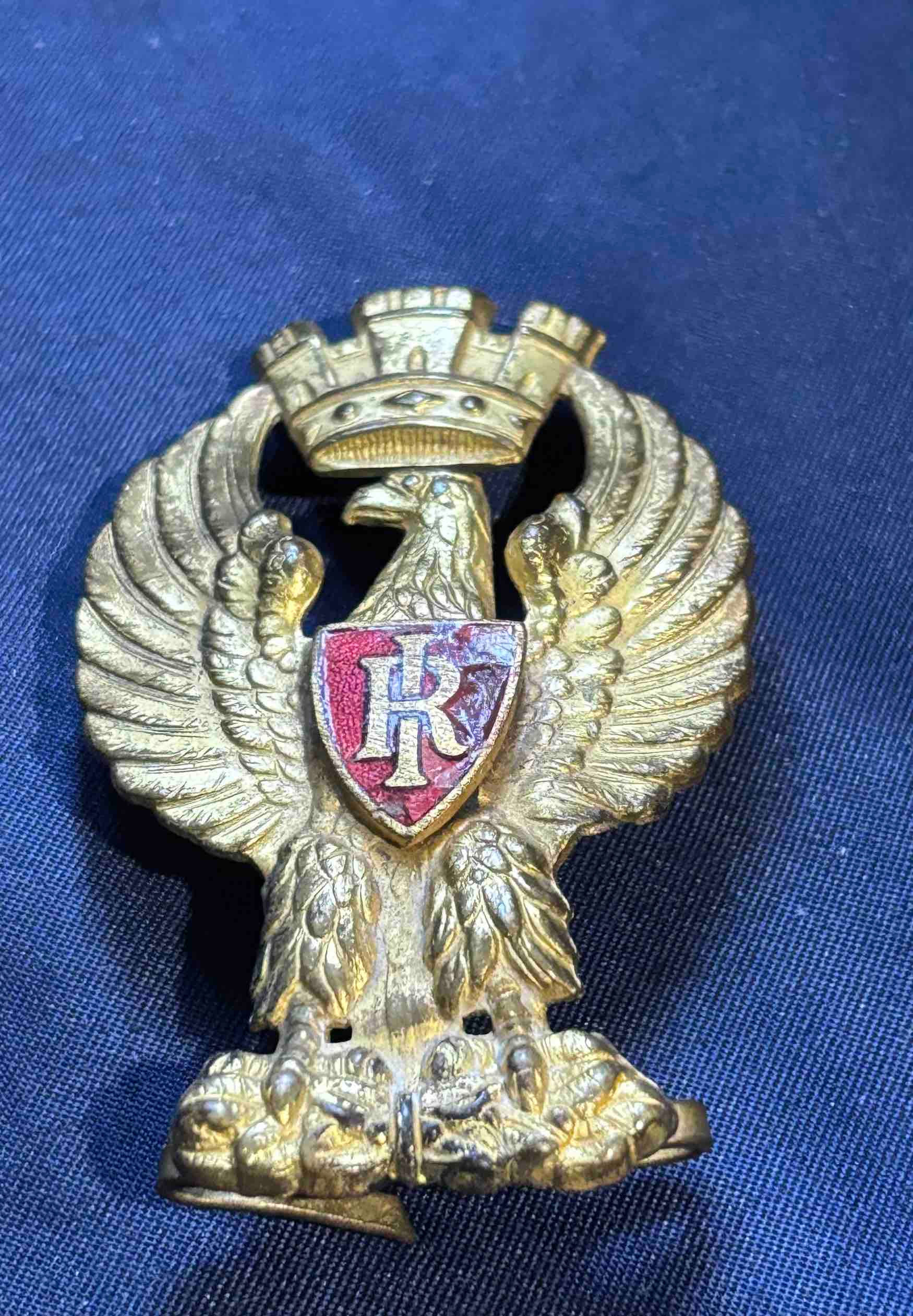 Italian State Border cap badge