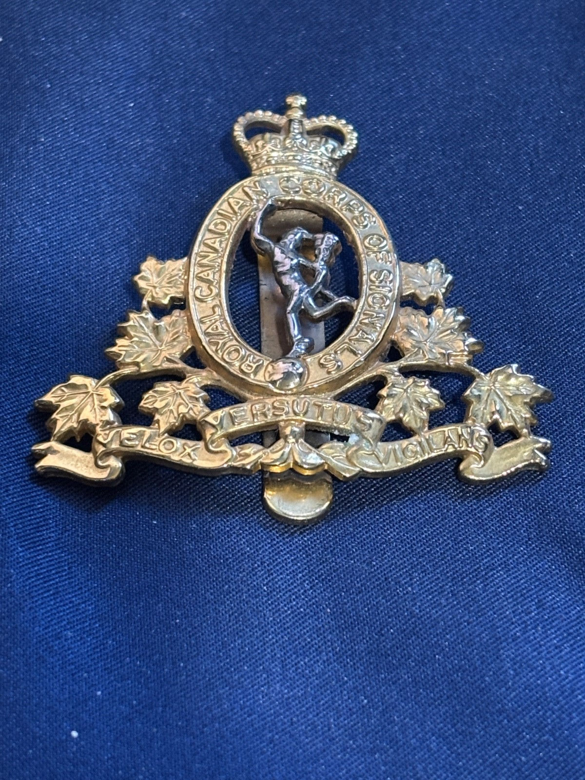 Canadian Army 1953-68 Cap badge Royal Canadian Corp of Signals (Gilt like brass)