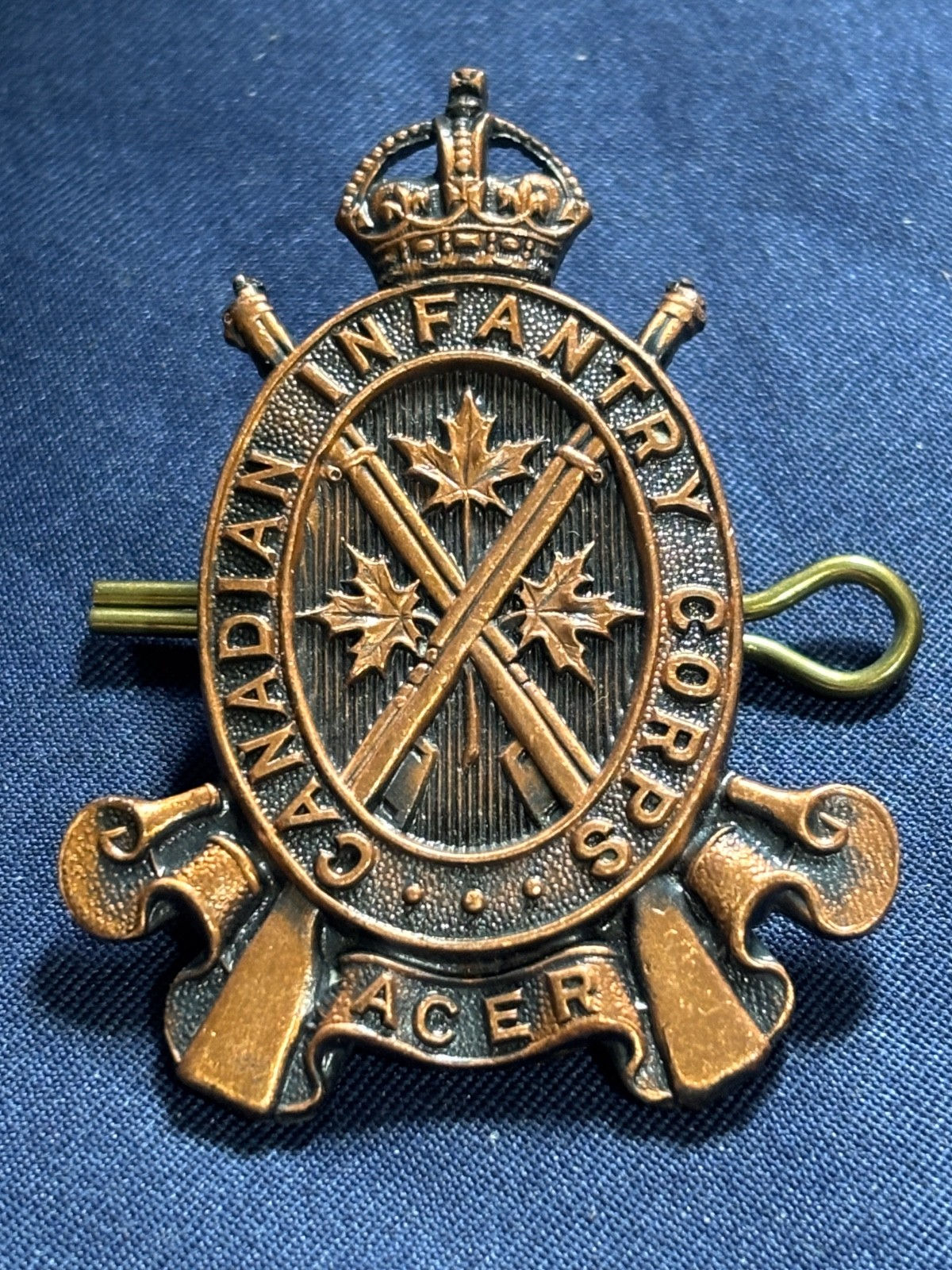 Canadian Army 1920-53 Cap badge Canadian Infantry Corp (smaller variety) Scully