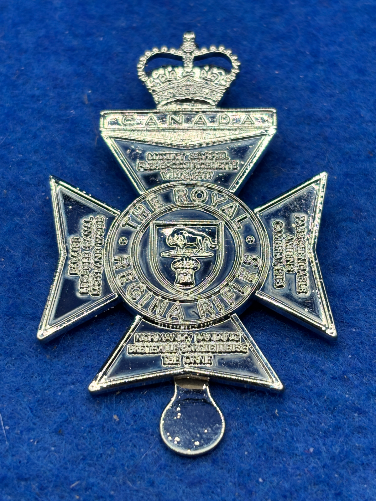 CanadianArmy Post 1980 Cap badge Regina Rifles Officer silver plate (Lamond)