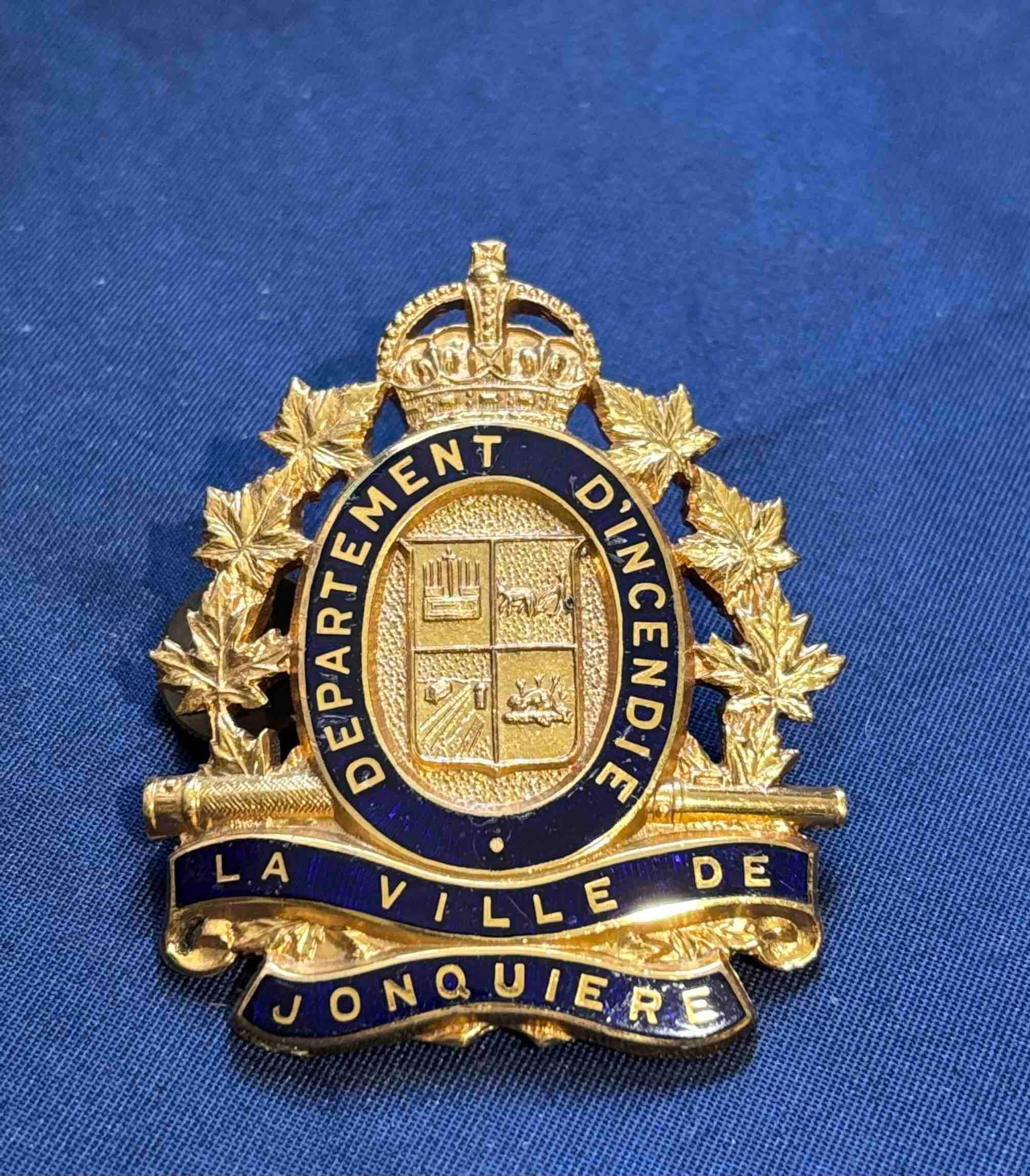 Canadian Fire Dept Cap badge La Ville De Jonquiere KC