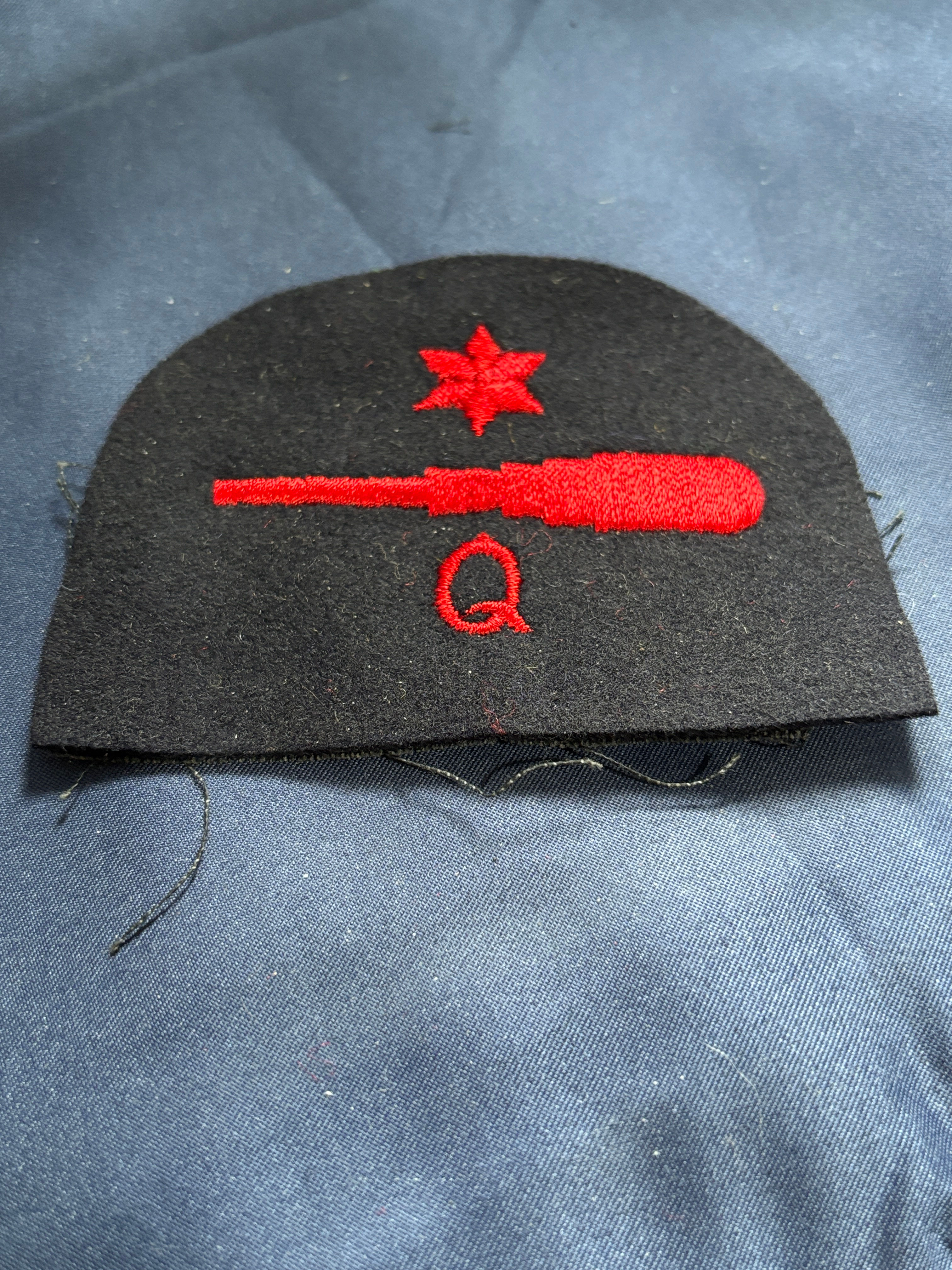 RCN WW2 Trade Badges Quarters Rating 3rd class Red on blue