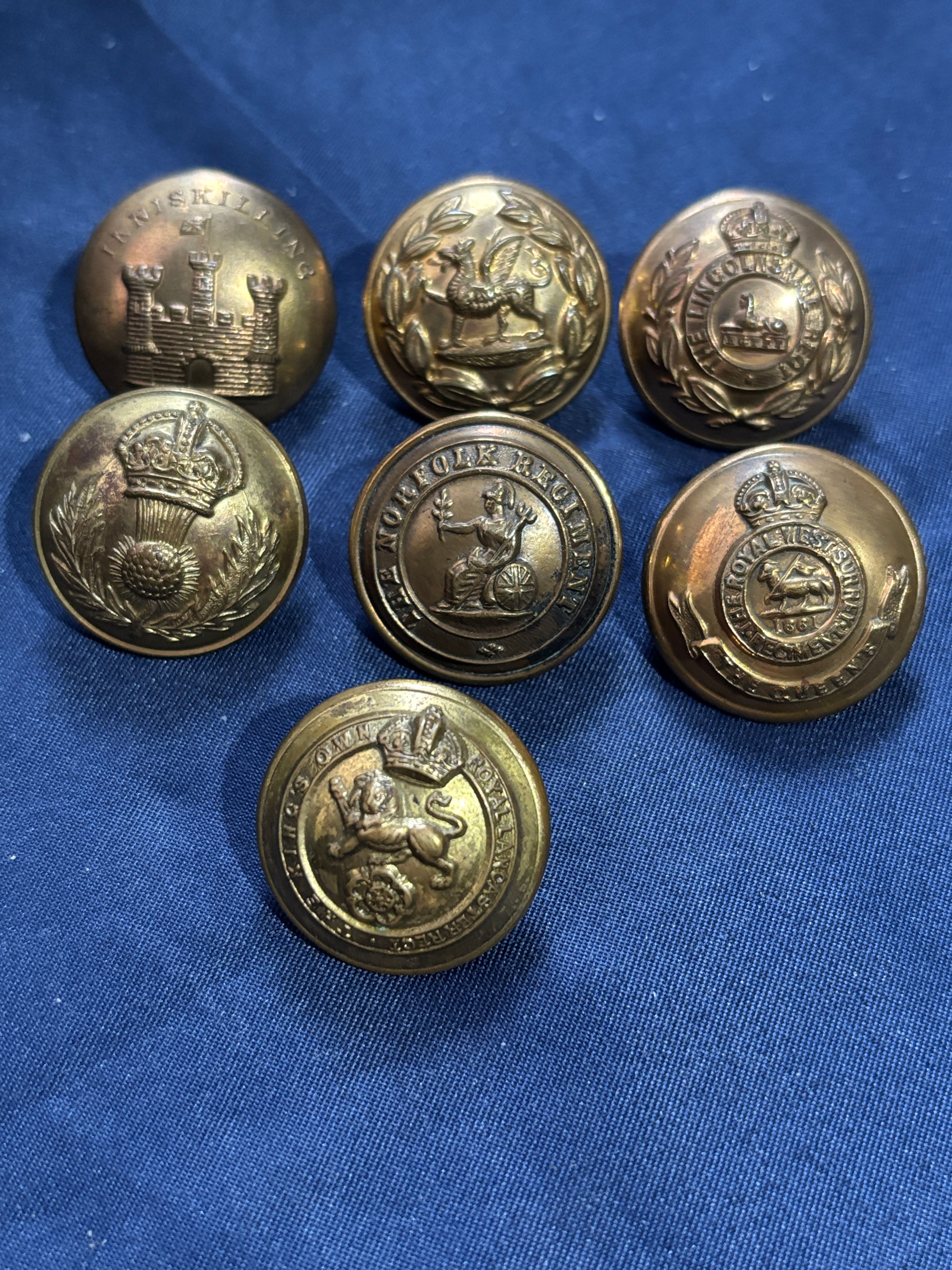 Lot of 7 asst British Army Buttons (Various makers) 002