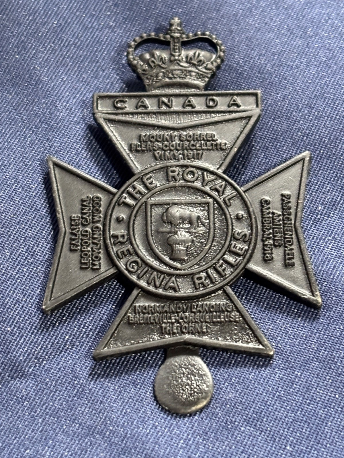 CanadianArmy Post 1980 Cap badge Regina Rifles