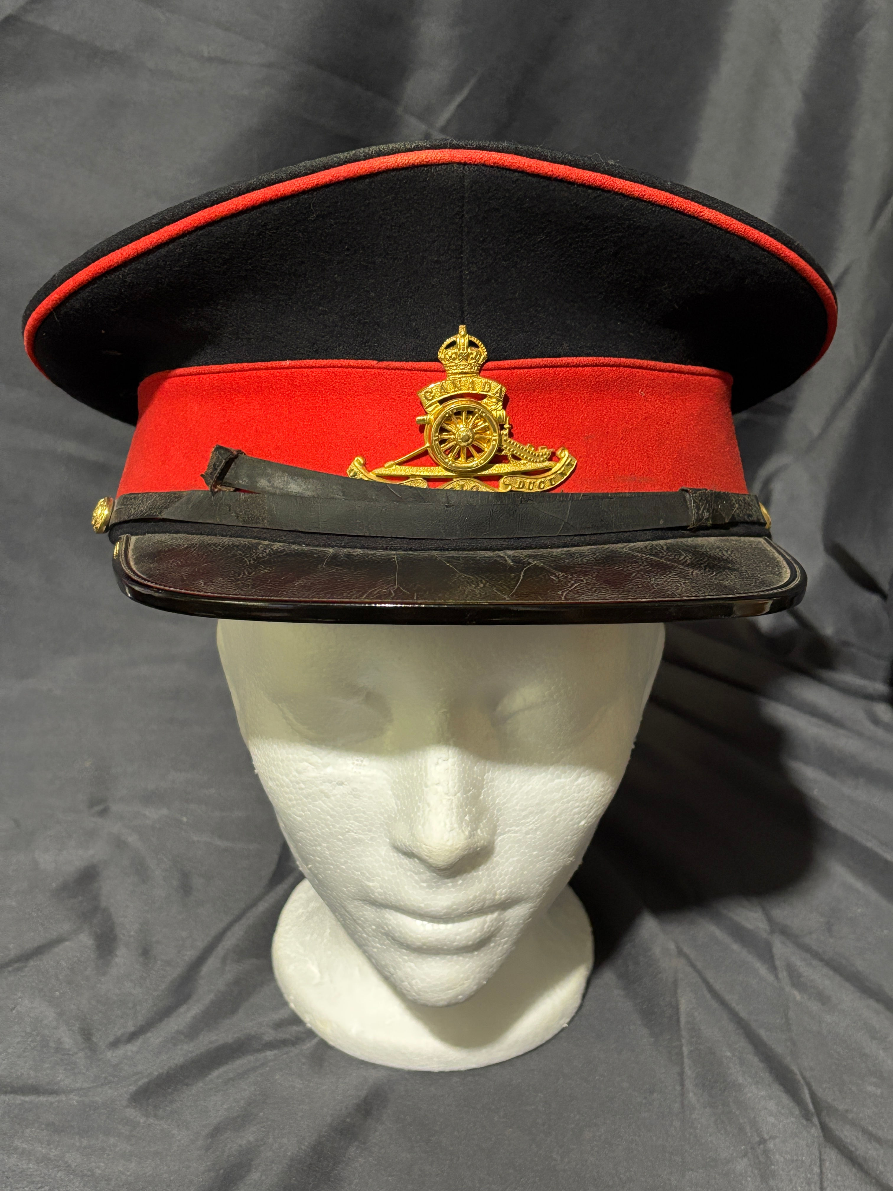 Canadian Army 1900-1920 Artillery Officers cap with Officers gilt cap badge