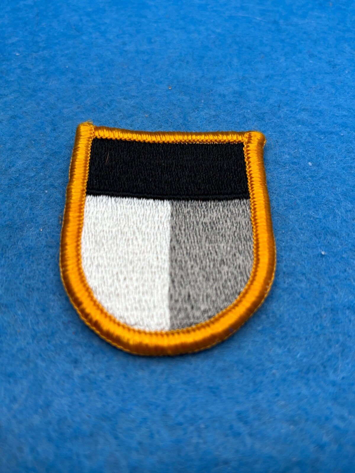 United States Army Vietnam Era Beret Badge JFK Warfare Centre
