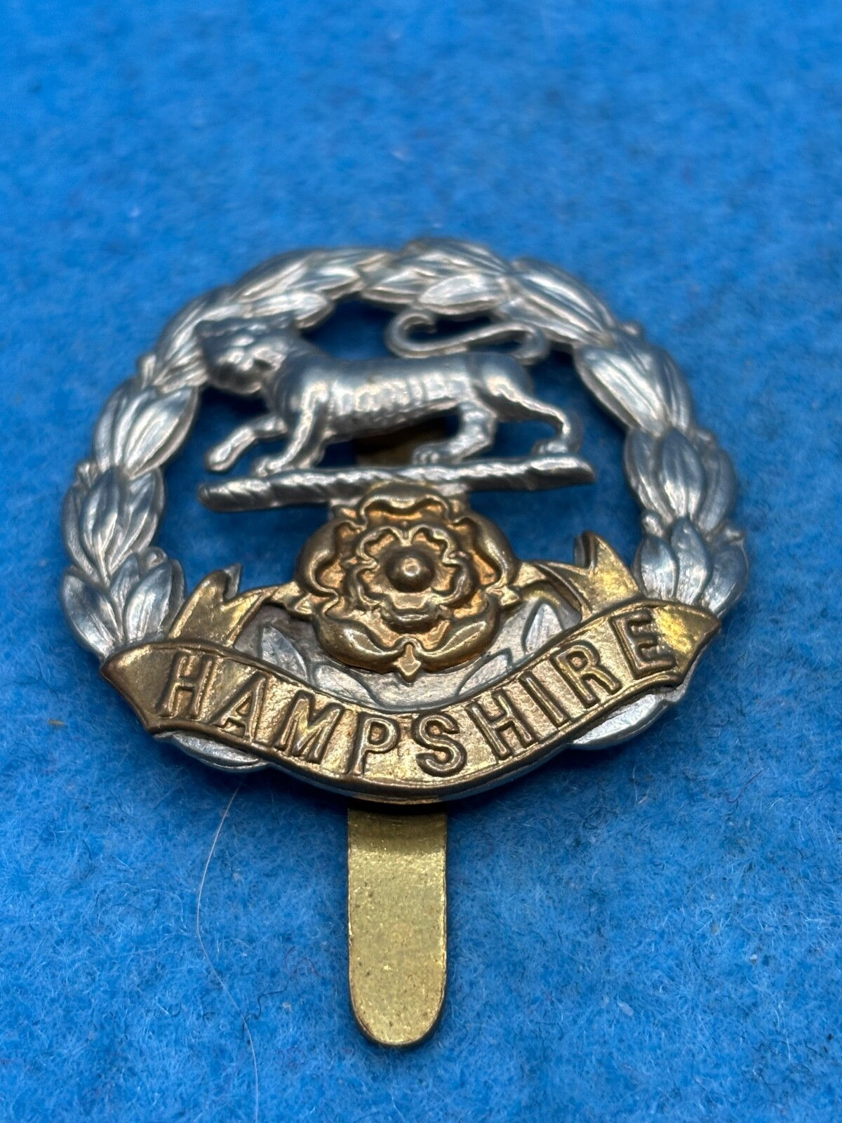 British Army 1910-53 Cap badge Royal Hampshire Regt