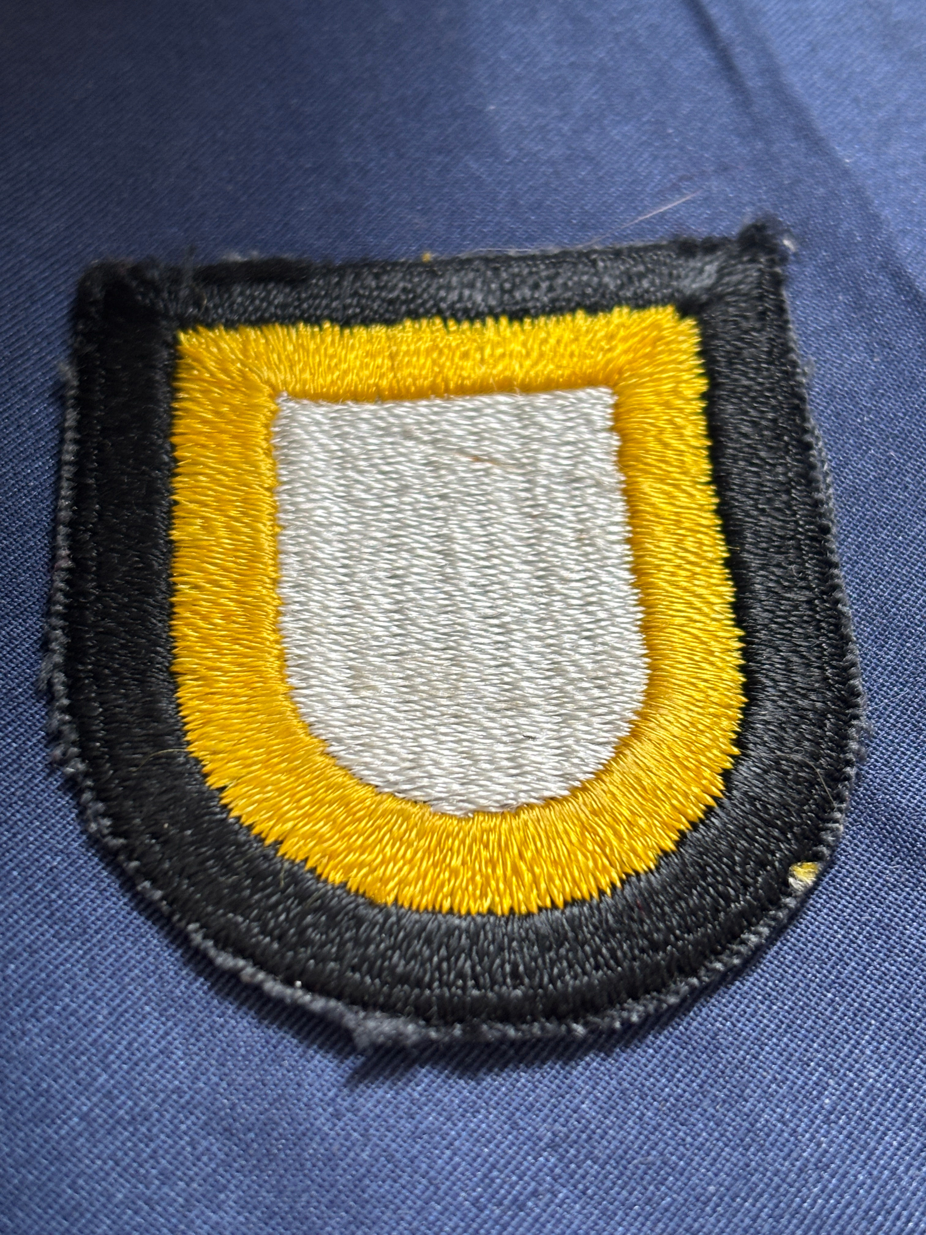 United States Army Vietnam Era Beret Badge 101st Airborne HQ