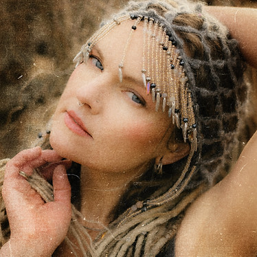 1_Agnese_Dzjamko_Albums_publicitatei_Foto_Krista_Miltiņa.jpg