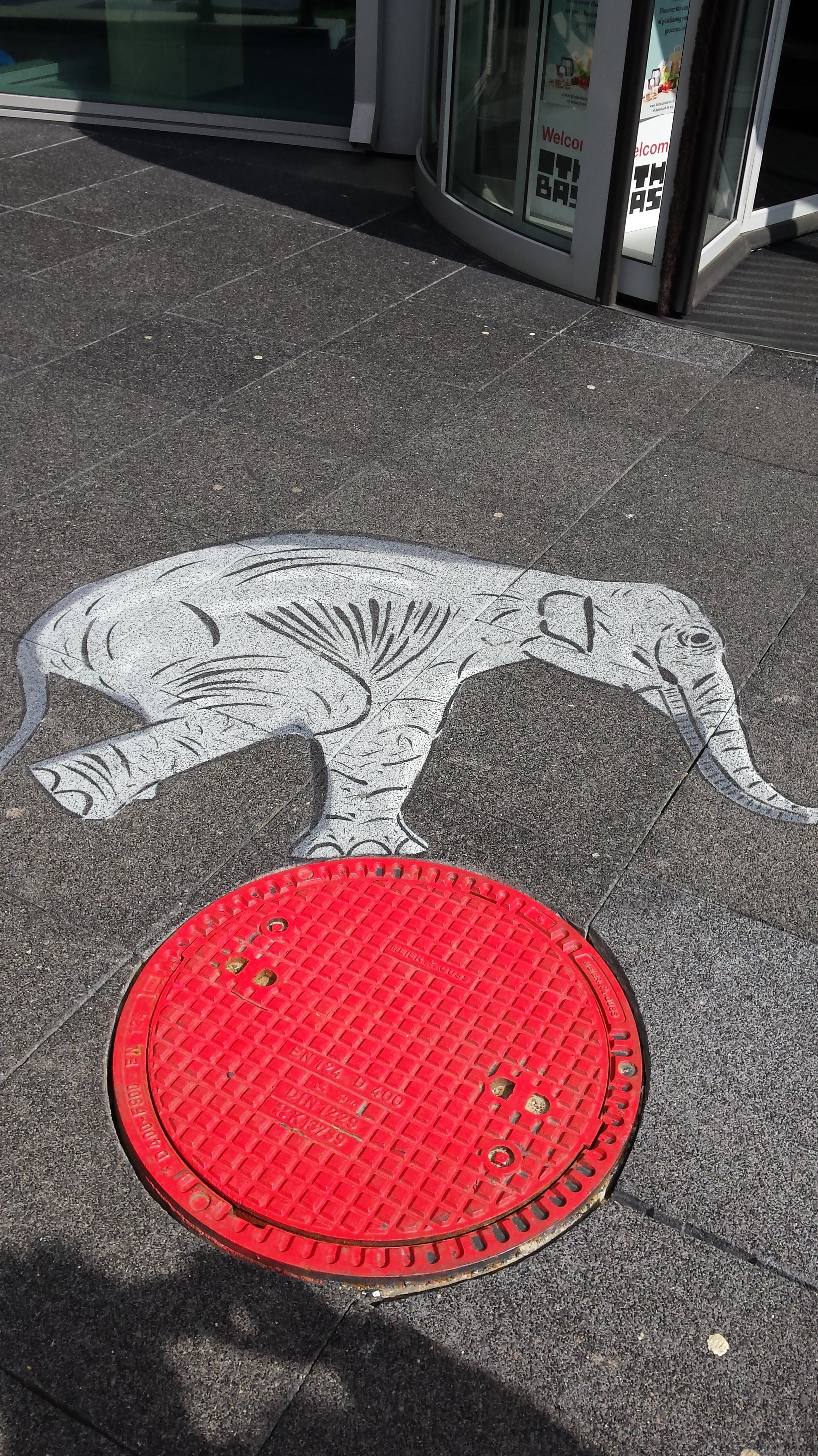 Don't mention the elephant_OakOak_2015-min