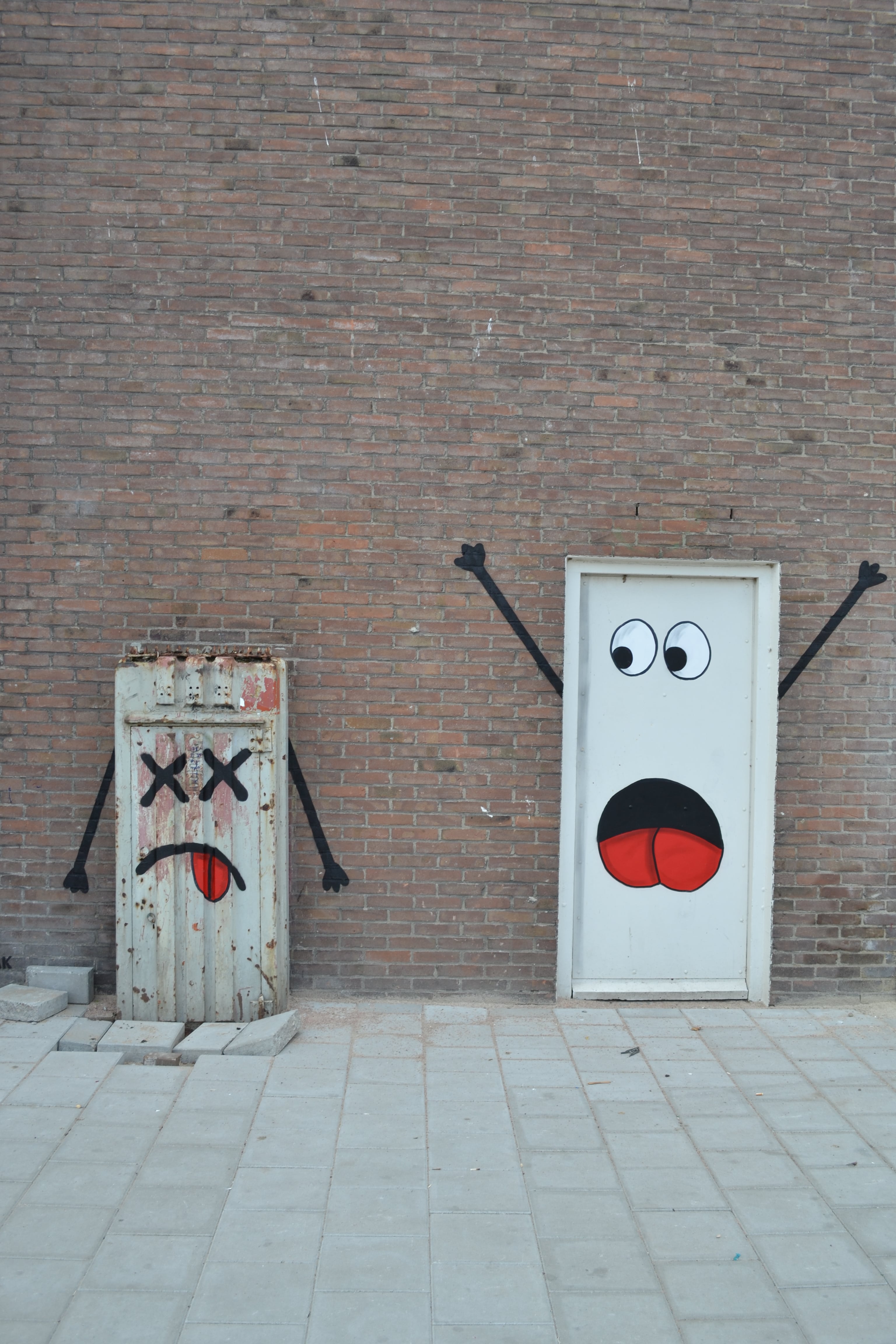 Scared plots on the door_OakOak_2016-min