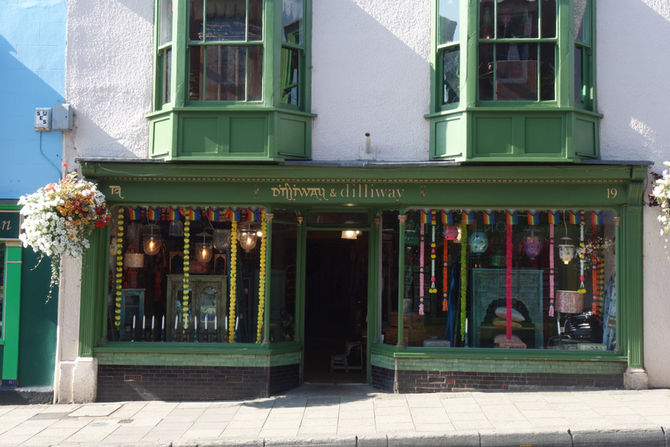 Glastonbury Town : Spiritual Style