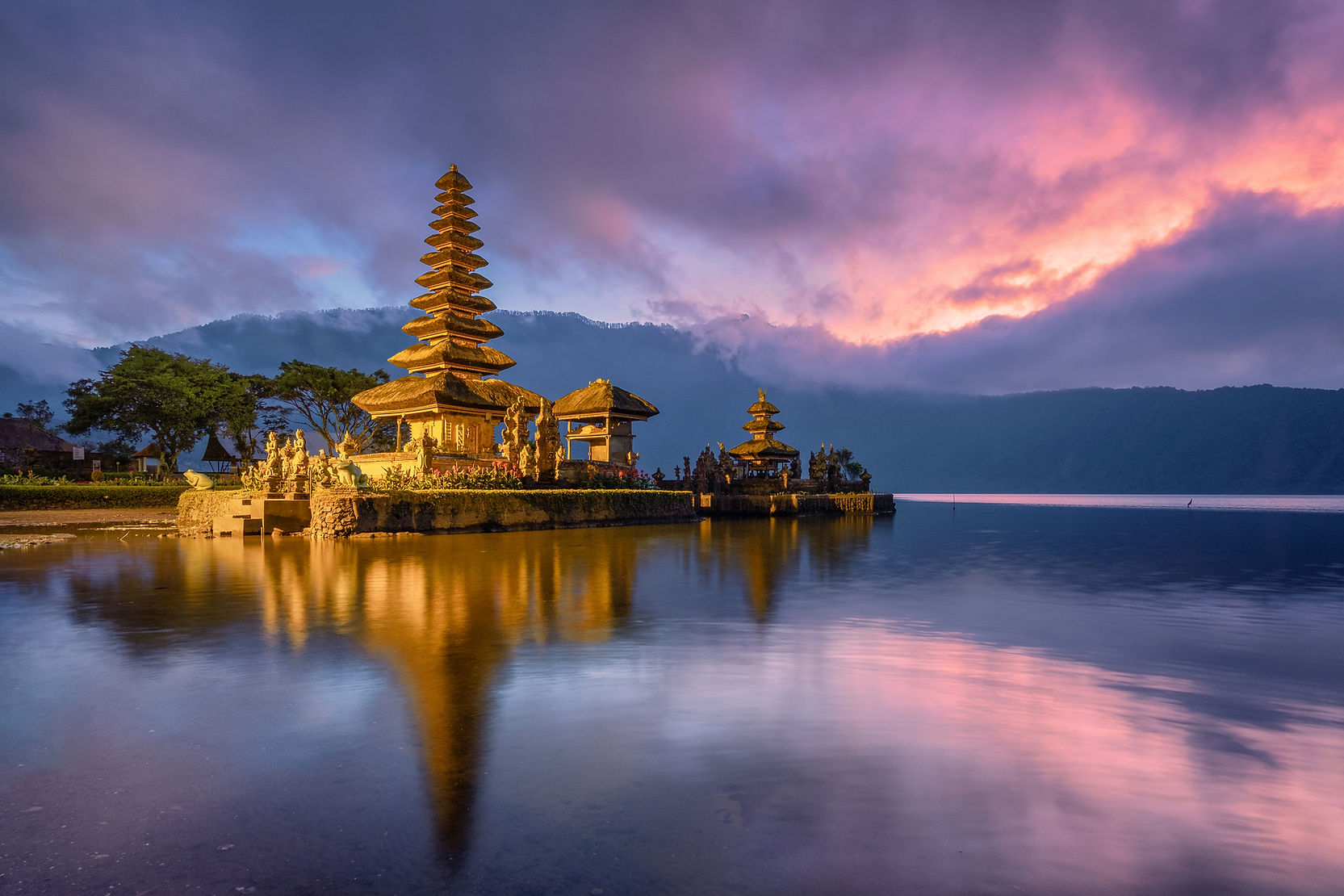 vecteezy_ancient-pura-ulun-danu-bratan-temple-reflection-with_7304772 (1).jpg