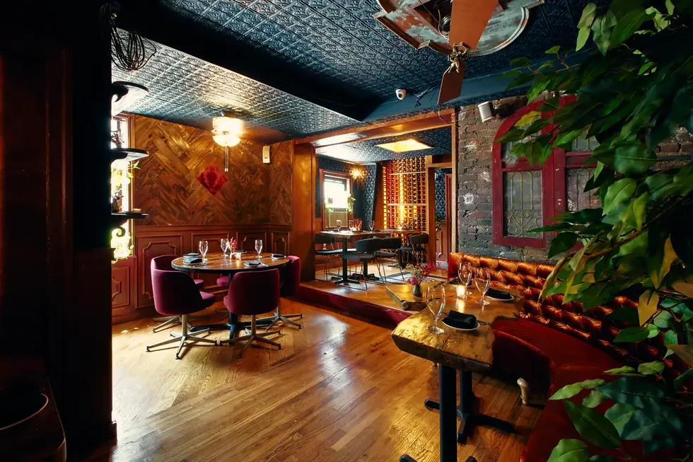 Dining room tables at Avant 