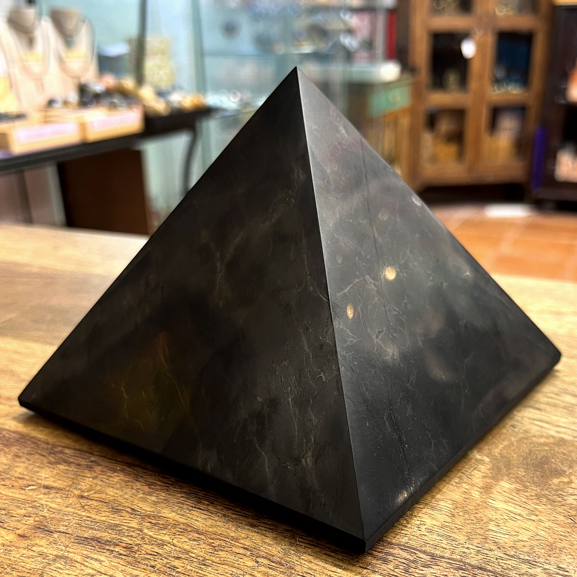 piramide in shungite