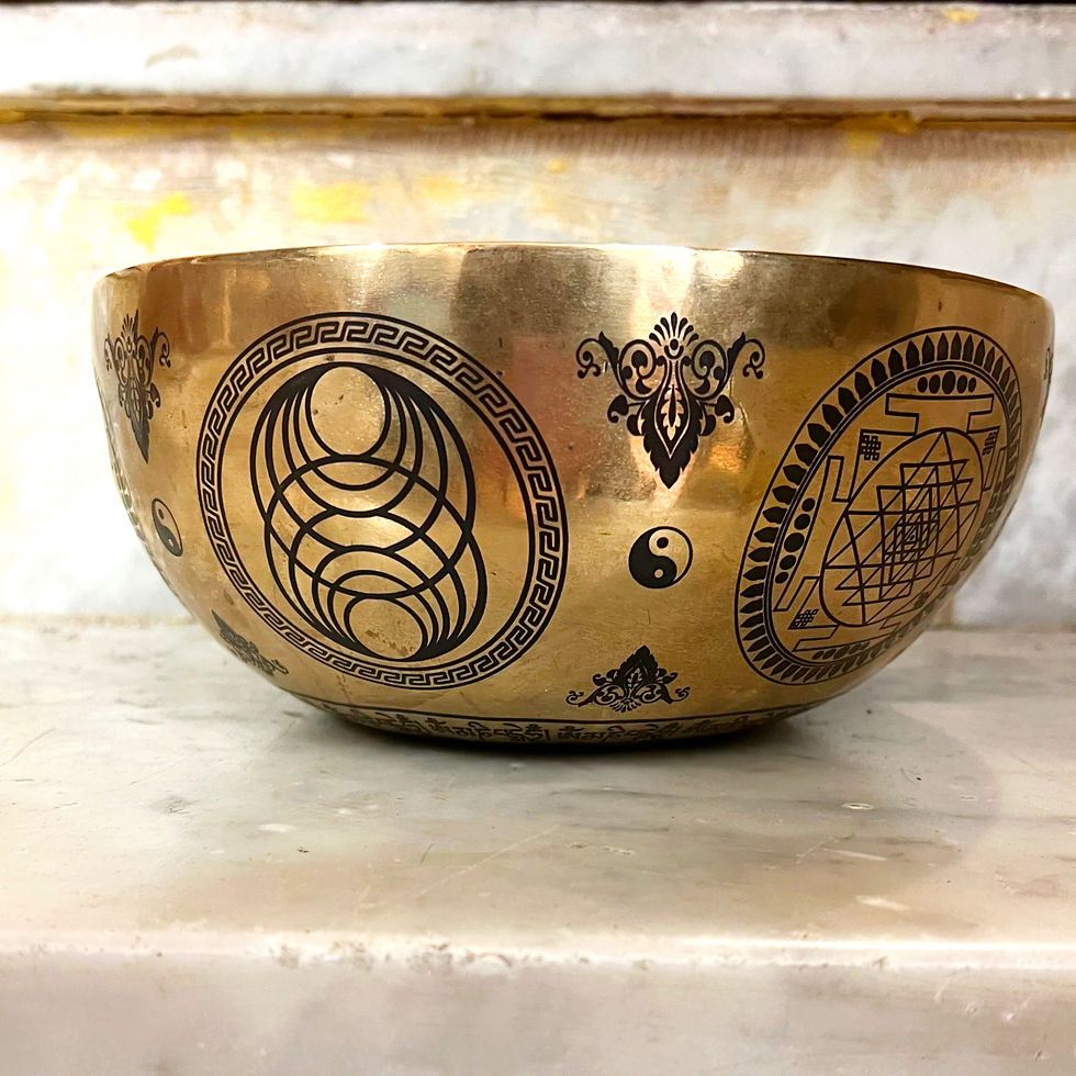 Campana tibetana in bronzo, raffigurante buddha e simboli sacri