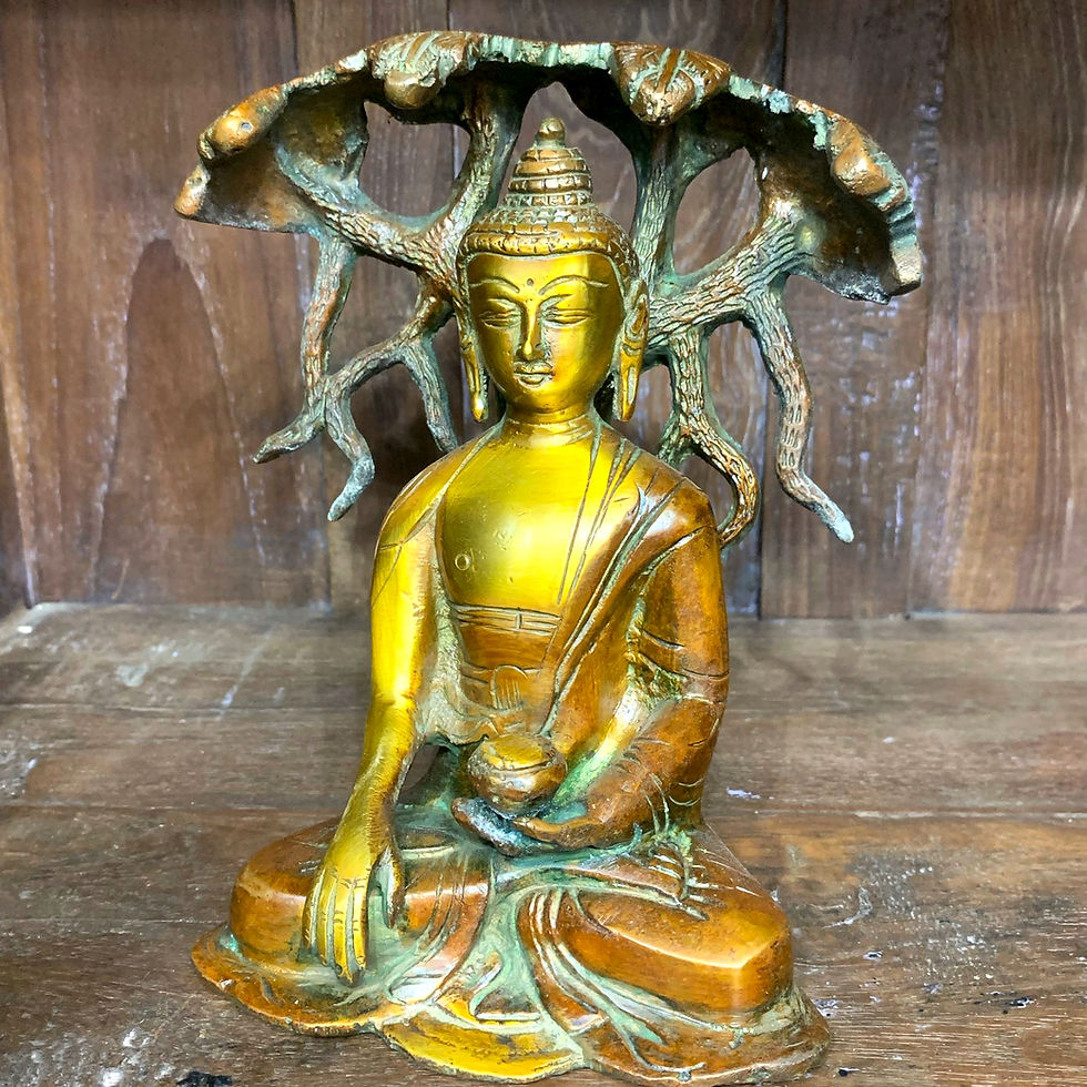 Statua in bronzo raffigurante Buddha sotto l'albero dell'illuminazione.