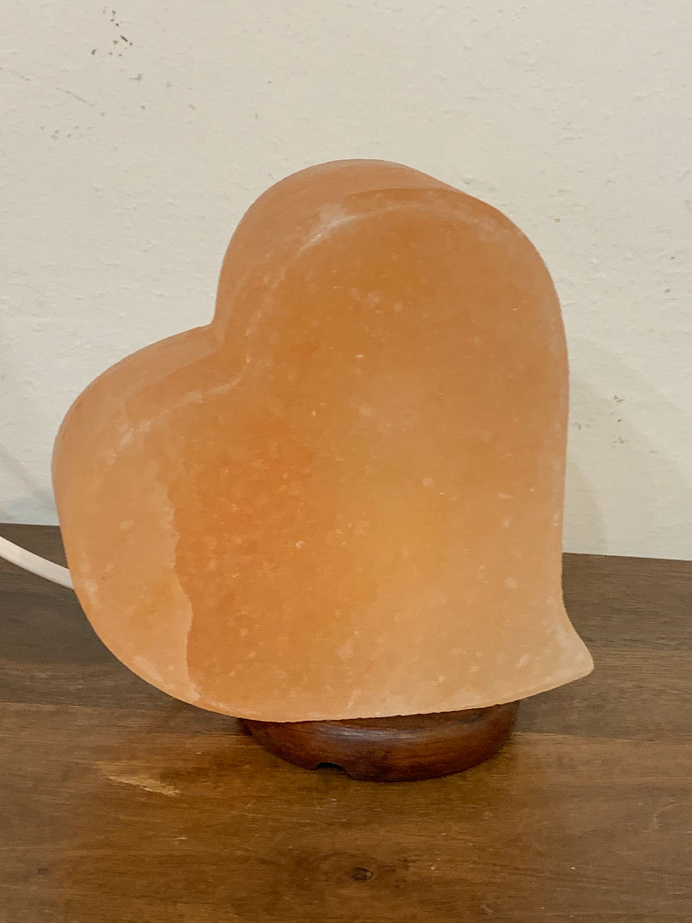 Miniatura: Lampada di sale himalayano a forma di cuore.