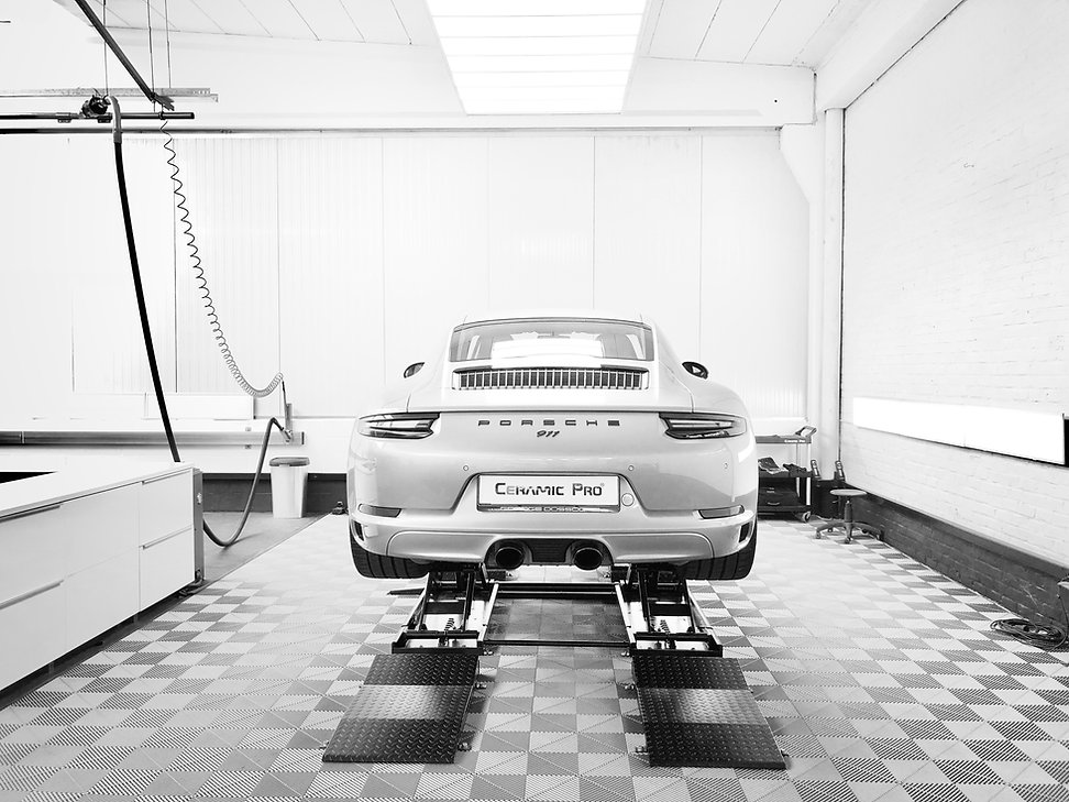 Porsche in atelier