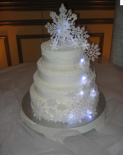 winterwonderlandwedding cake.PNG