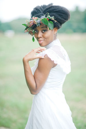 natural-hair-bride-wedding-inspiration-iyq042