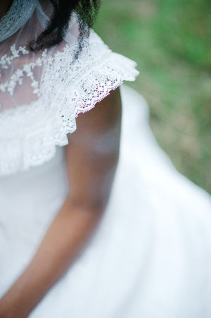 iyq lace detail