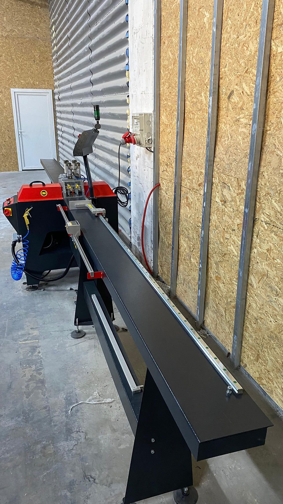 Thumbnail: Black machine on wooden wall, VİDALAMA ÇENESİ TAKIM, red cable, equipment detail Voltek Shop