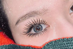 Eyelash Grafting and Plucking