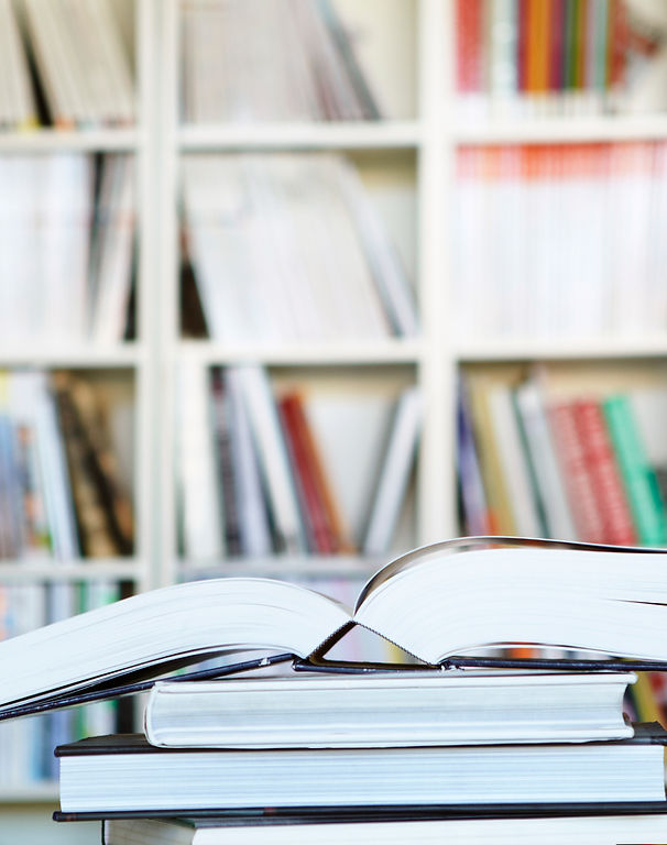 Boekenkast met studieboeken