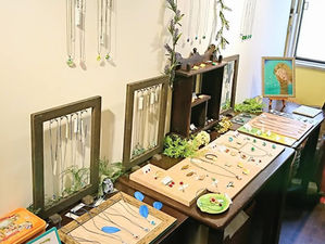 4月:個展「幸運のシンボル」展