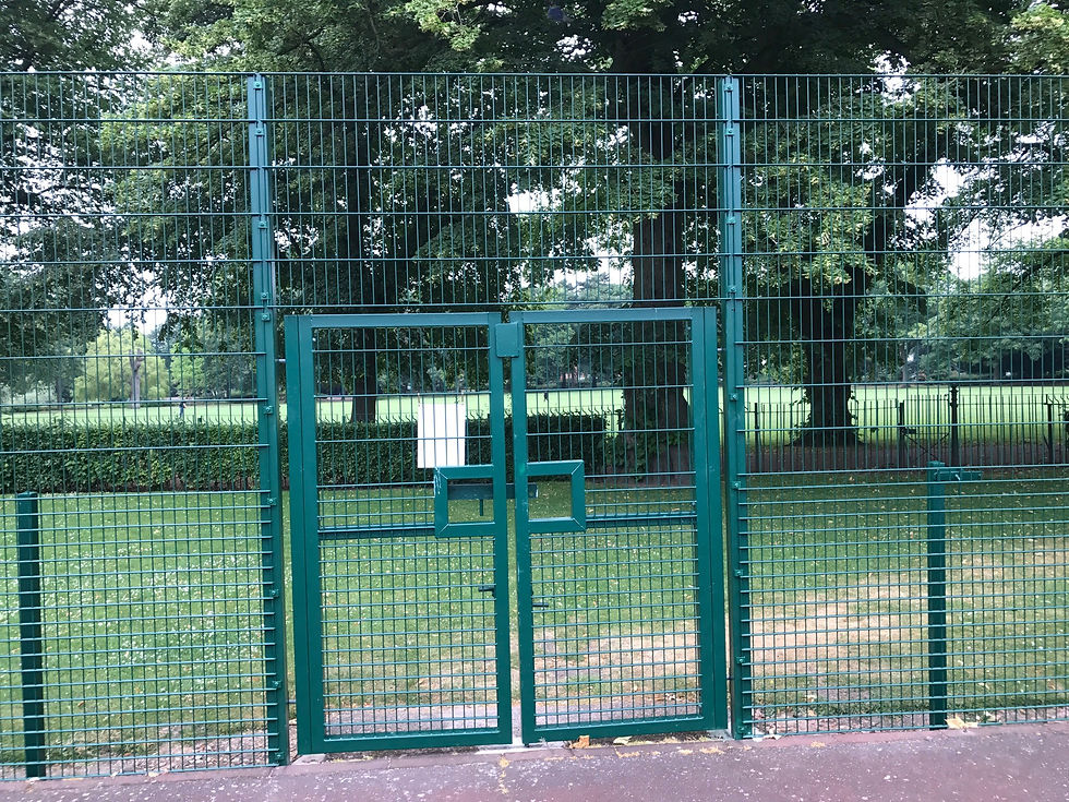 Mesh boundary fence tennis courts