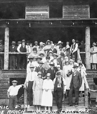BW MJG Pioneer Picnic Aug 1928 WCM_edited.jpg