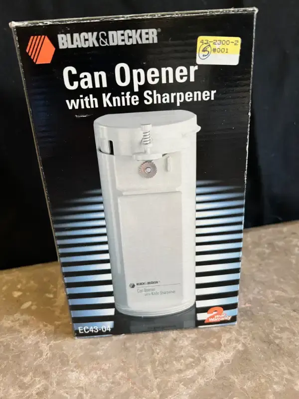Black and Decker Can Opener ( in box)
