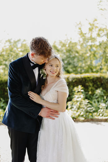 Brautpaarshooting im Schloss Wildegg, Hochzeitsreportage von Emotions by Cartes