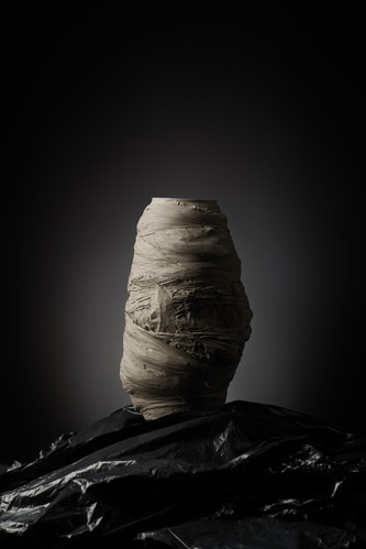 POUR Design porcelain vase