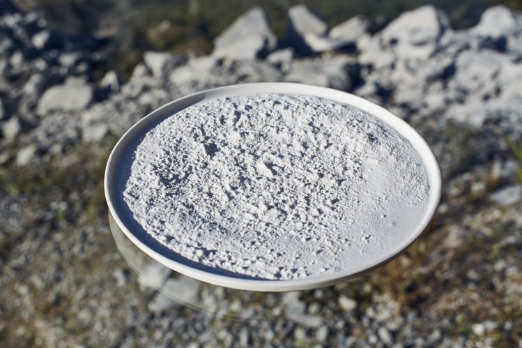 POUR Design Záhorková Mnemosyne porcelain