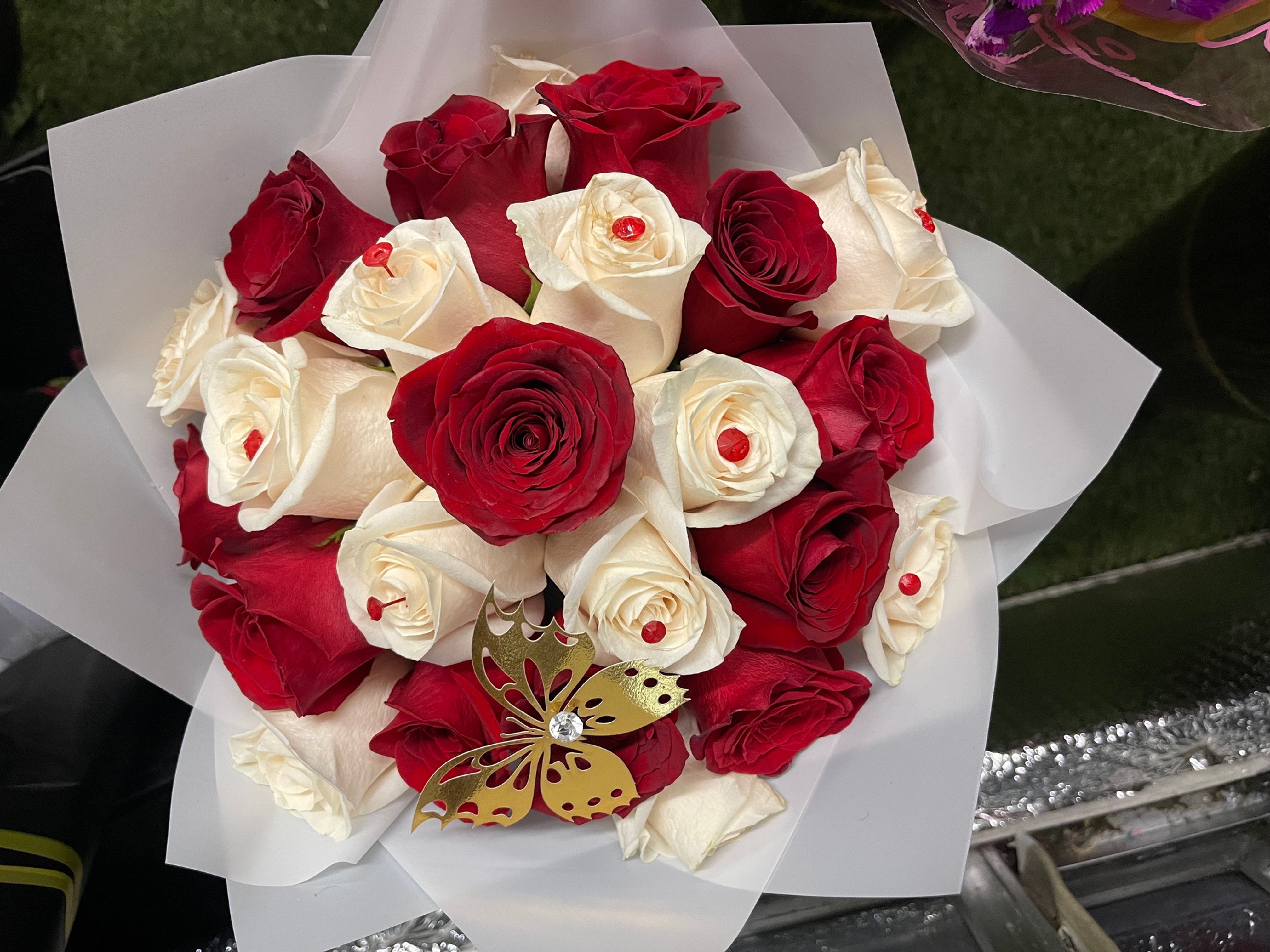 2 Dozen Roses Bouquet