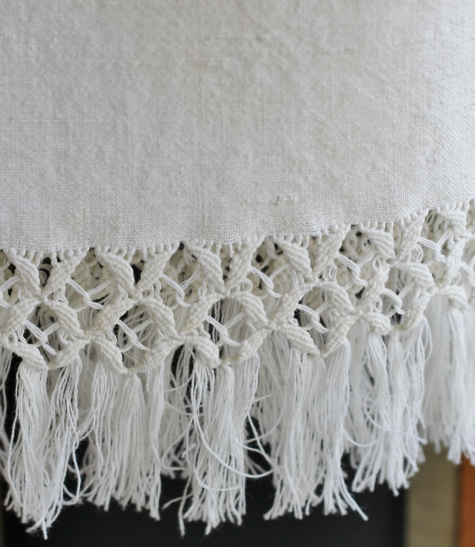 Angelina started the fringe pattern by separating the loose strands into groups of 5, then criss-crossing them similar to a plait.