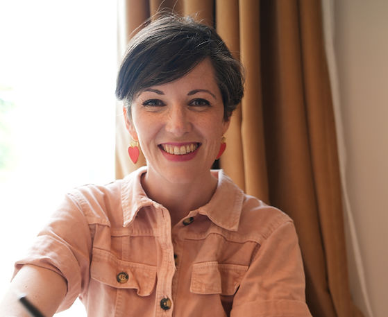 Portrait de Noémie Deshayes, sophrologue à Cesson-Sévigné spécialisée dans l’accompagnement des femmes