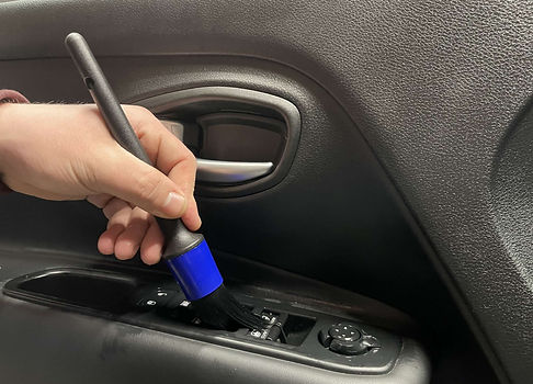 brush cleaning door