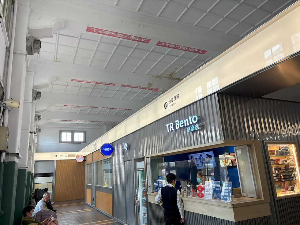 嘉義駅天井の彫刻