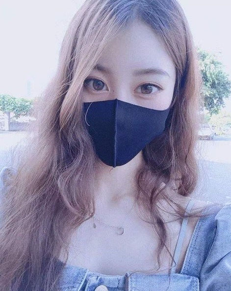 黒マスク美女