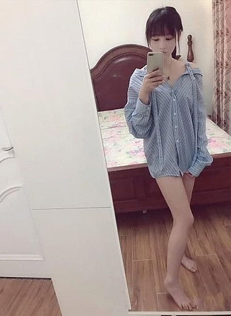 寝起き姿携帯電話